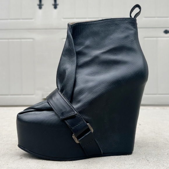 Acne Studios Leather Ankle Boot - Picture 2 of 9